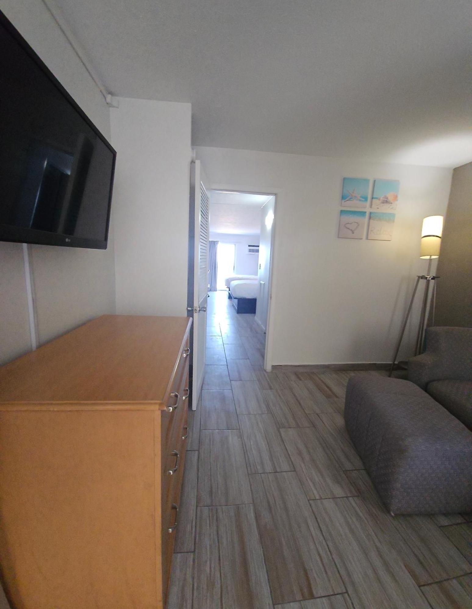 Southern Breeze Ocean Front Hotel 默特尔比奇 外观 照片