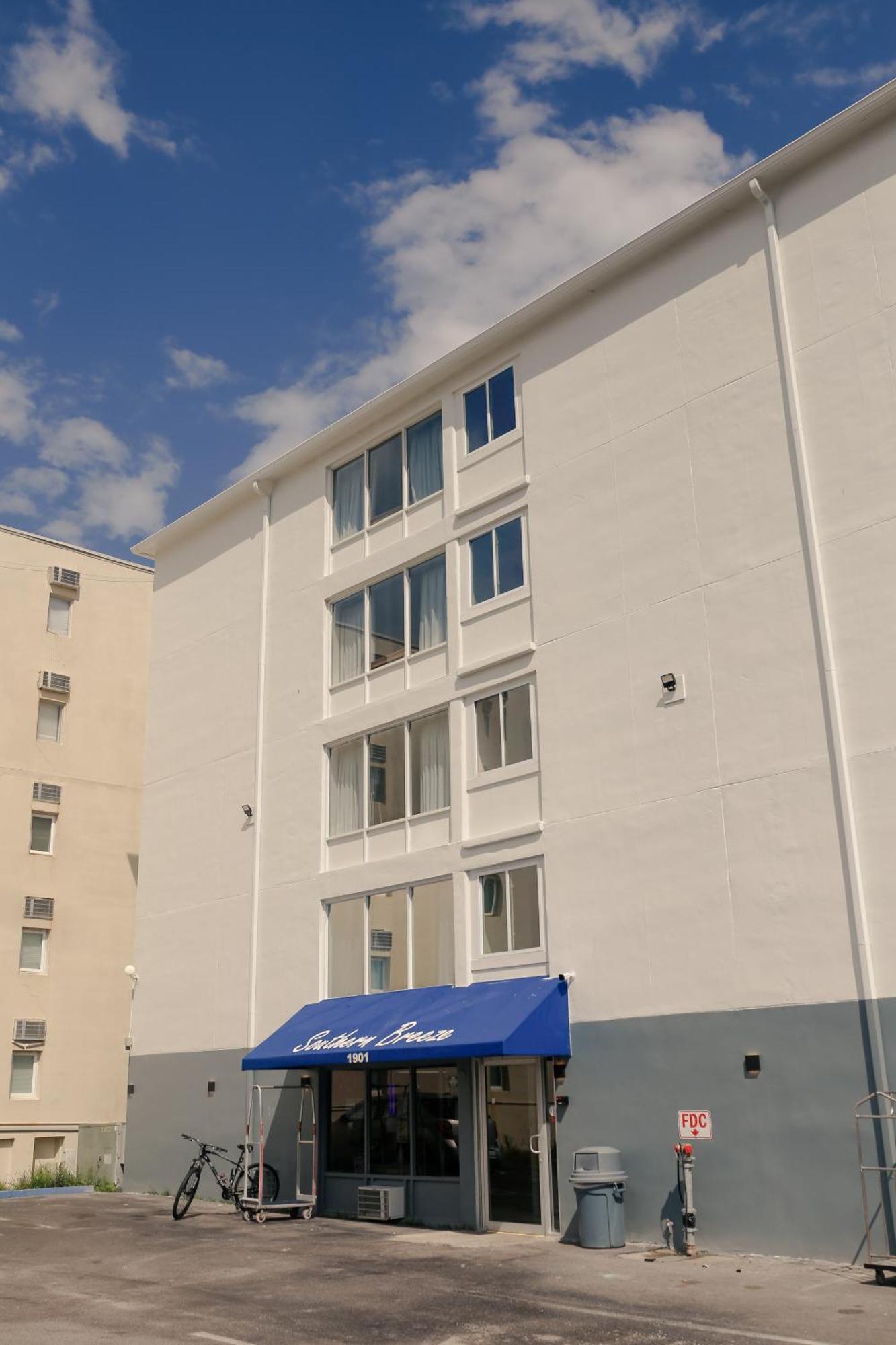 Southern Breeze Ocean Front Hotel 默特尔比奇 外观 照片