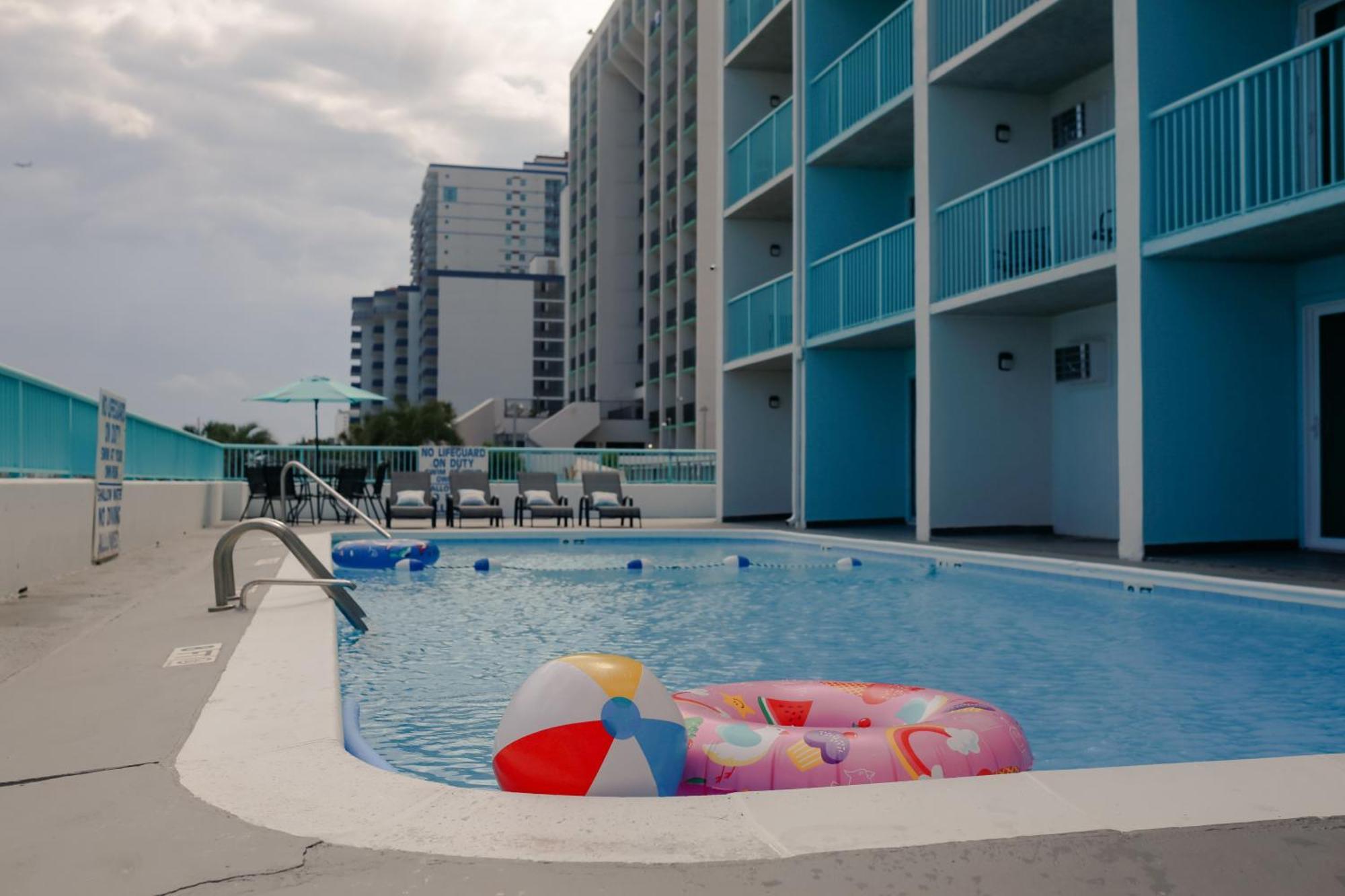 Southern Breeze Ocean Front Hotel 默特尔比奇 外观 照片
