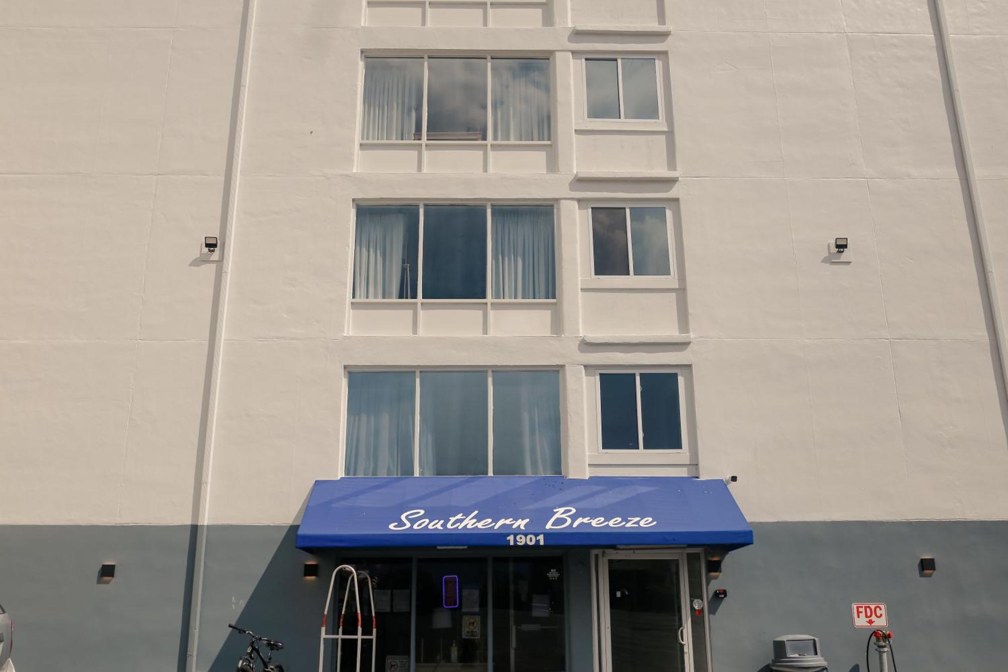 Southern Breeze Ocean Front Hotel 默特尔比奇 外观 照片